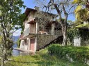 Gardasee-Malcesine Ein-Zweifamilienhaus - 250 qm WF, Grundstck, See und Bergpanoramaaussicht!