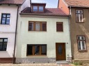 Zentral: Reihenhaus mit Balkon, Innenhof und Nebengebude.....